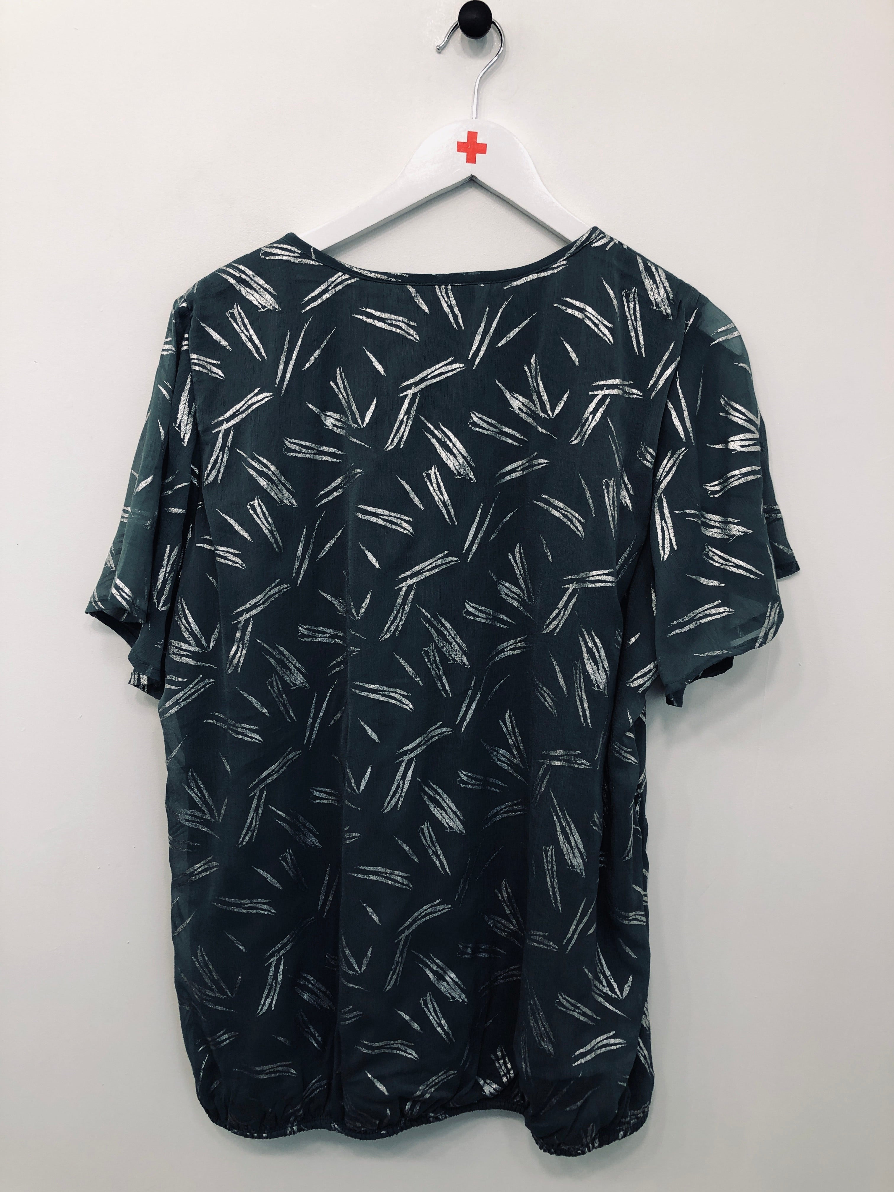 Crizpy T-shirt